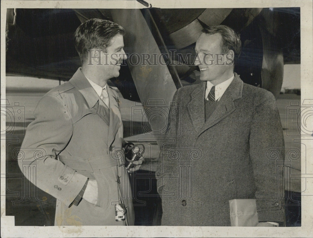 1947 Press Photo Darrmouth students Jim Browning and Mal McLean at East Boston - Historic Images