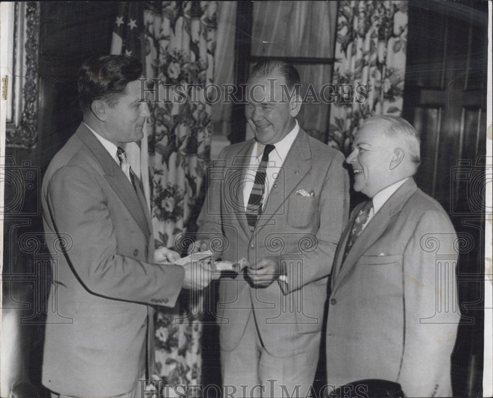 1950 Press Photo Mayor Daniel B Brunton, Bradford Skinner and Paul Samson - Historic Images