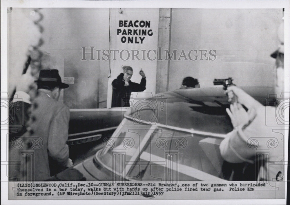 1957 Press Photo Sid Brunner Surrenders After Police Fire Tear Gas - Historic Images