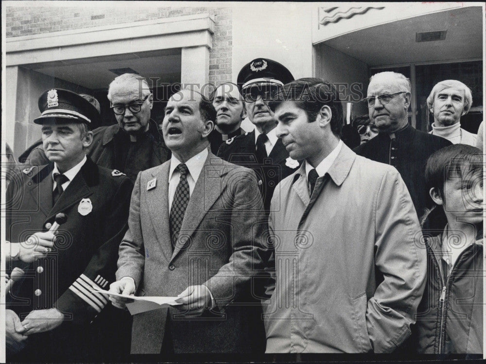 1976 Press Photo Medford police hief JS Curwin,Sheriff J Buckley,Gov Dukakis - Historic Images