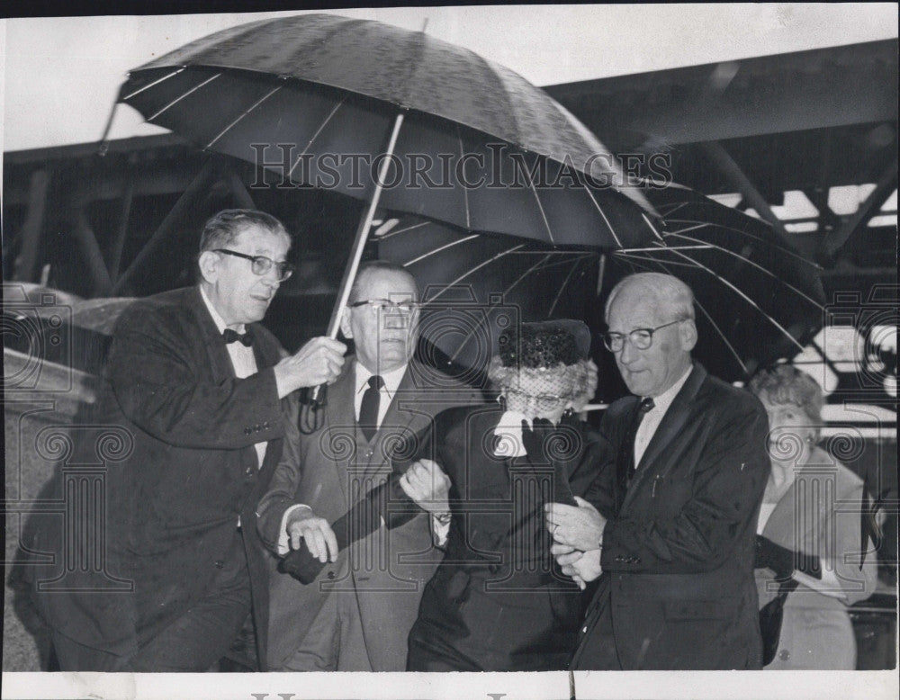 1964 Press Photo Mary &amp; William Buckley Attend Funeral Of Family Member - Historic Images