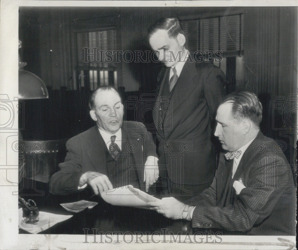 1947 Press Photo Emory Burke, Trial Lawyers Herman H. Ross, George Thomas - Historic Images