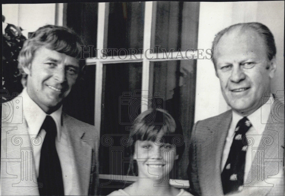 1975 Press Photo President Ford, agent Larry Buendorf, daughter Kimberly - Historic Images