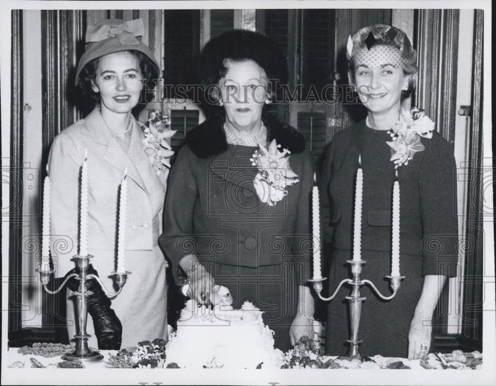 1963 Press Photo Mrs Endicott Peabody wife of Gov MA guest Friends of Greater - Historic Images