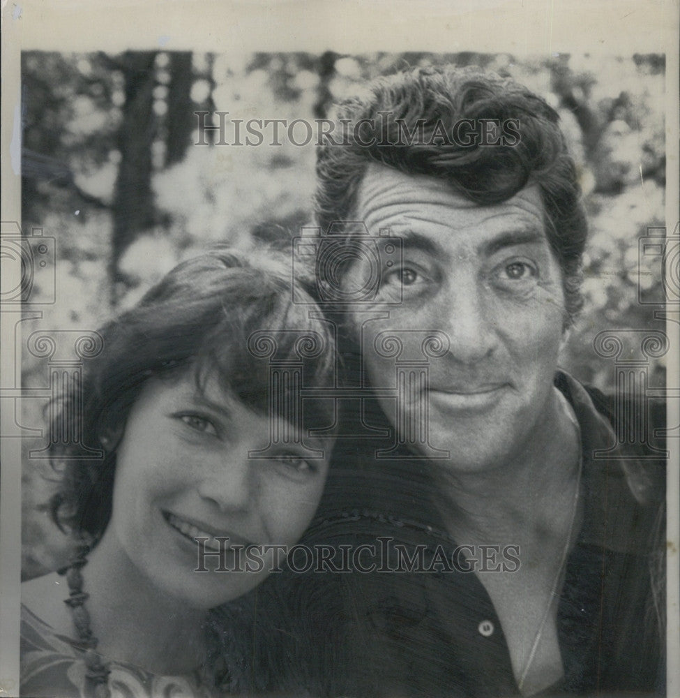 1968 Press Photo Mia Farrow & Dean Martin "House of 7 Joys" - Historic Images