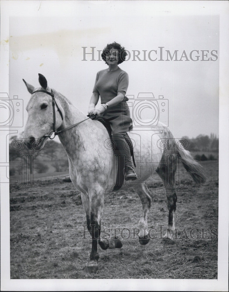 1951 Press Photo Ann Wrigg In &quot;Mary Ann&quot; - Historic Images