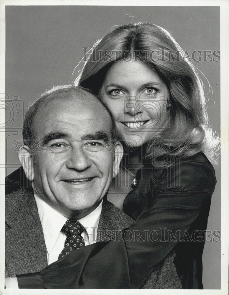 1979 Press Photo Actor Ed Asner and Actress Meredith Baxter Birney in The Family - Historic Images