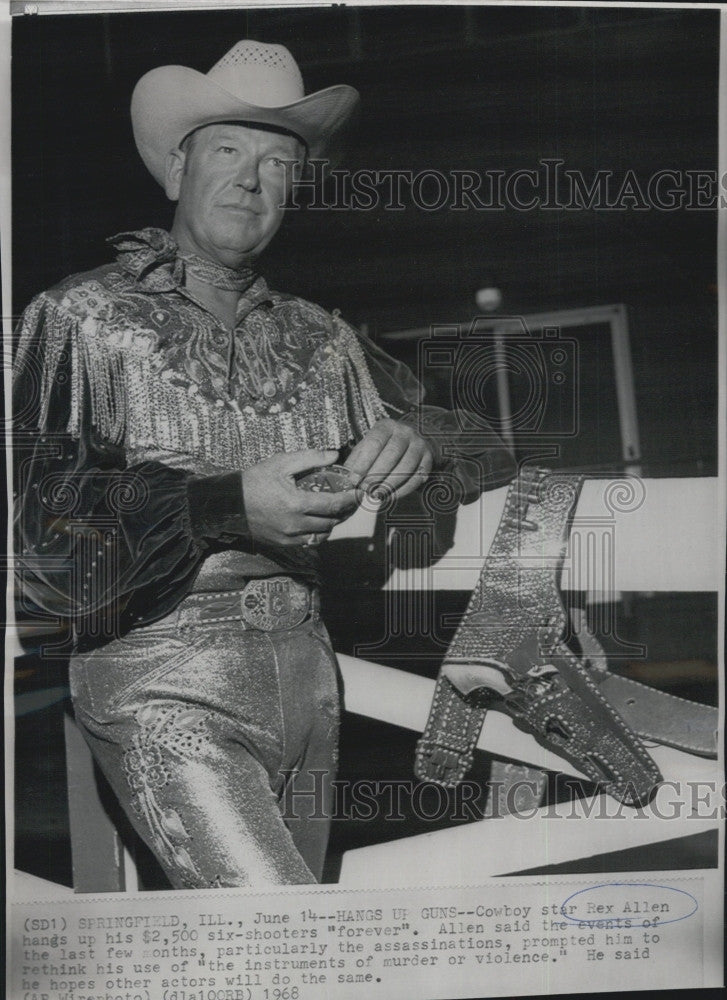 1968 Press Photo Cowboy Star Rex Allen hangs up his six shooters forever after - Historic Images