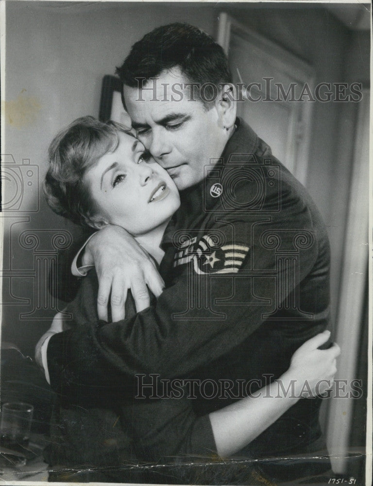 1959 Press Photo Actress Debbie Reynolds, Glenn Ford in &quot;It Started with a Kiss&quot; - Historic Images