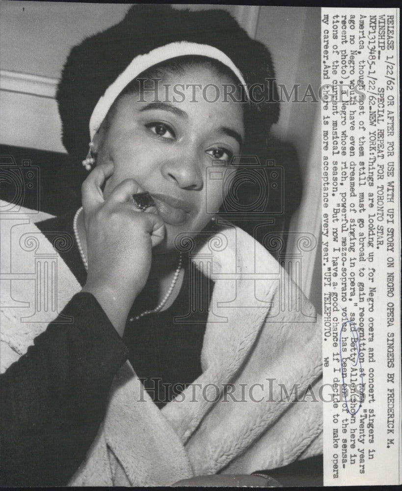 1962 Press Photo Mezzo-Soprano Betty Allen - Historic Images