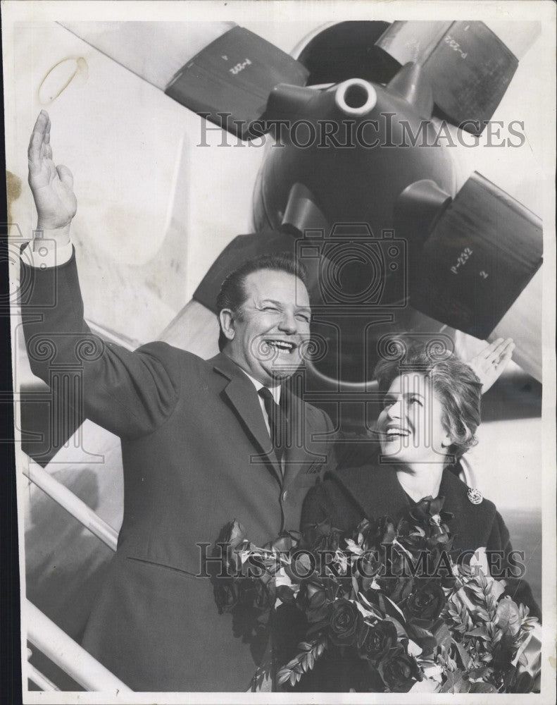 1961 Press Photo Italian Opera Star Mr. Fernando Corena &amp; wife at Logan Airport - Historic Images