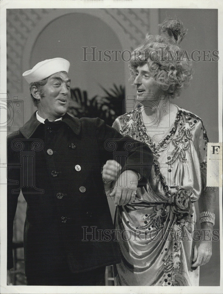 1971 Press Photo Actor Dean Martin, Dick Martin on &quot;Dean Martin Show&quot; on NBC TV - Historic Images