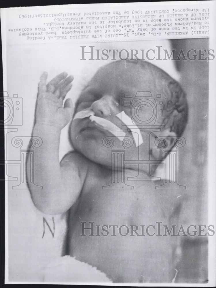 1963 Press Photo One of Mrs. Andrew Fischer&#39;s Quintuplet Newborn Babies - Historic Images