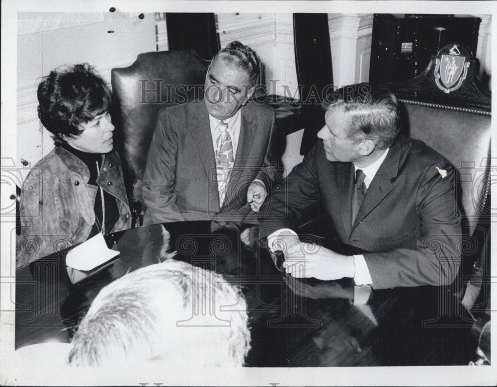 1971 Press Photo Bess Myerson, C. Eugene Farnham, MA Governor Francis Sargent - Historic Images