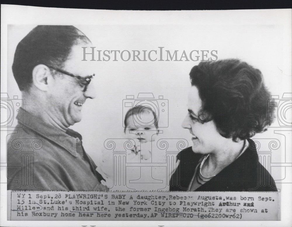 1962 Press Photo Playwright Arthur Miller, Wife Ingebog Morath And Daughter - Historic Images