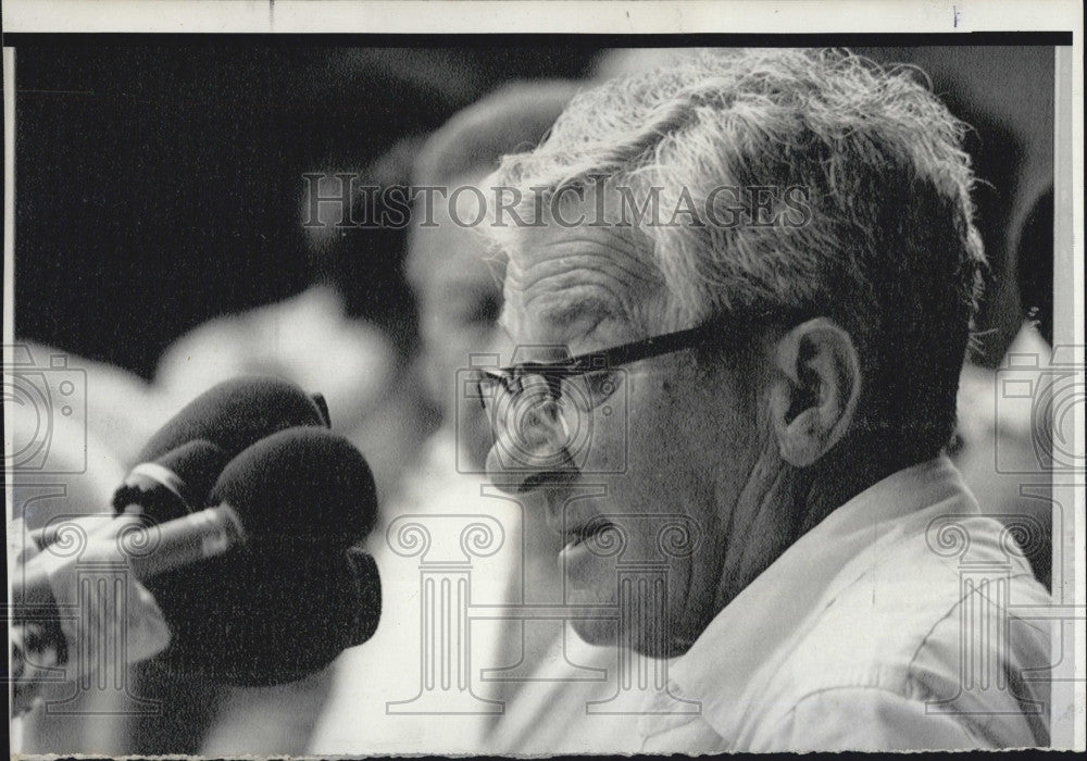 1975 Press Photo Captain Charles Miller Of The Mayaguez Details Capture/Rescue - Historic Images