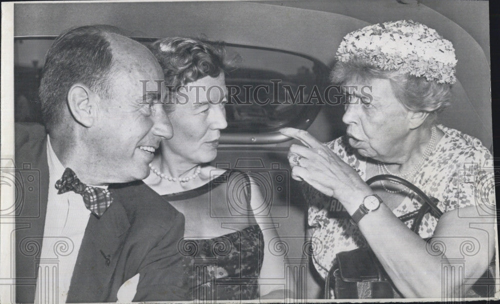 1956 Press Photo Adlai Stevenson Listens To Eleanor Roosevelt - Historic Images