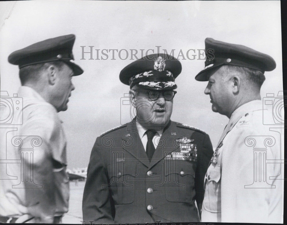 1961 Press Photo  Gen Curtis E. LeMay,Lt Gen RM Lee &amp; Col GT Eagleston - Historic Images