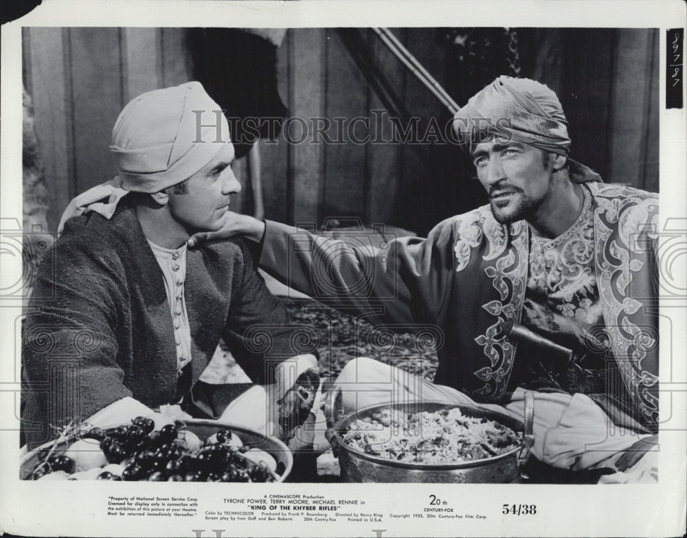 1954 Press Photo Tyrone Power and Guy Rolfe in &quot;King of the Khyber Rifles&quot; - Historic Images