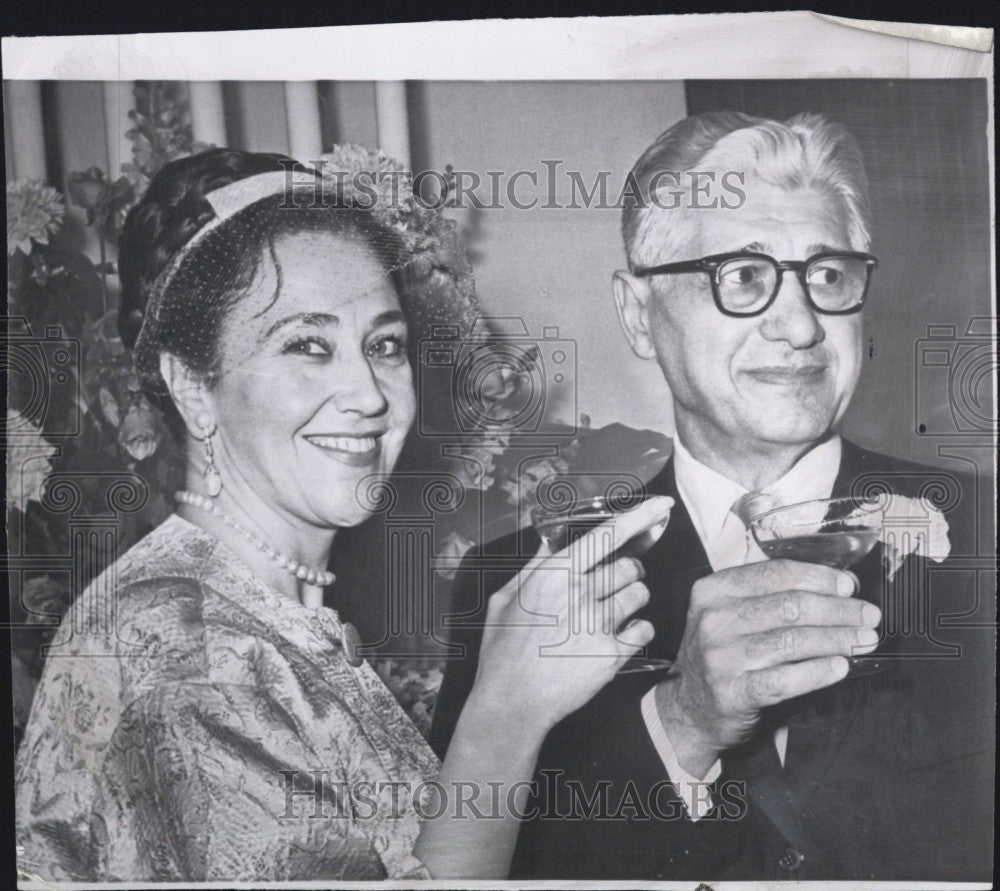 1961 Press Photo Dr. Albert D&#39;Errico Blanche Thebom Opera Star - Historic Images