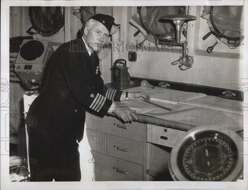 1946 Press Photo Capt Charles W Thomas of the Coast Guard - Historic Images