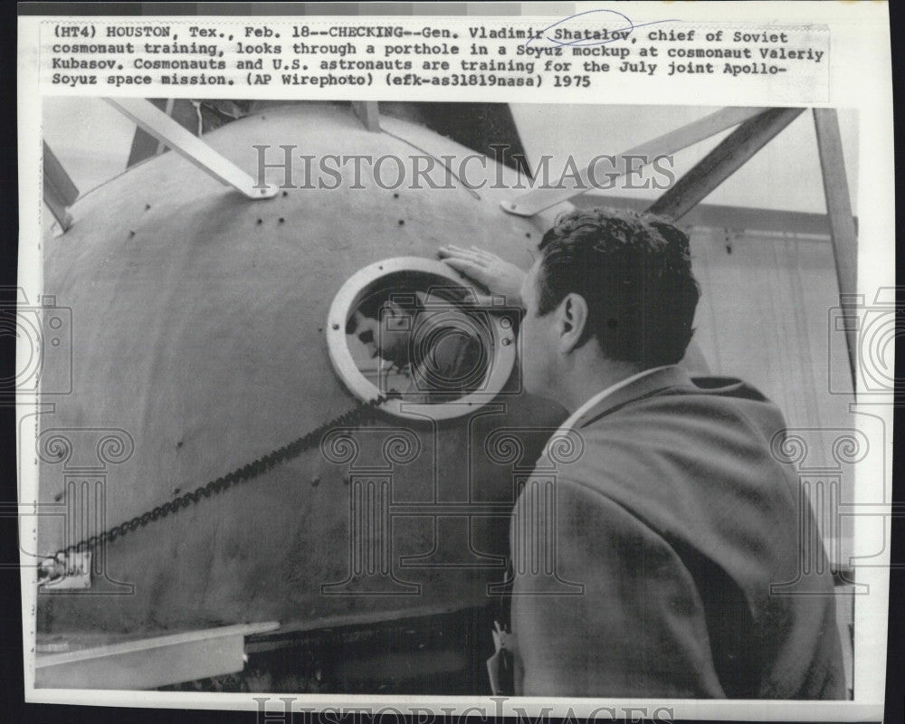 1975 Press Photo General Vladimir Shatalov Soviet Cosmonaut Training - Historic Images