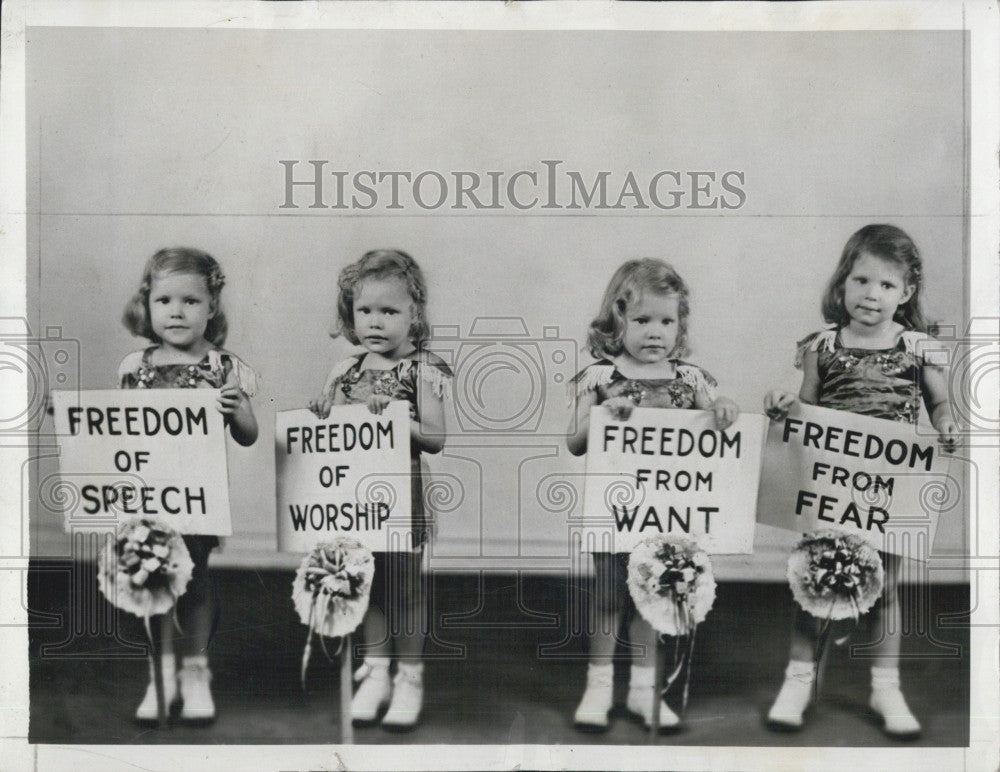 1943 Press Photo Texas Badgett Quadruplets Jeanette, Joyce, Jeraldine, Joan - Historic Images