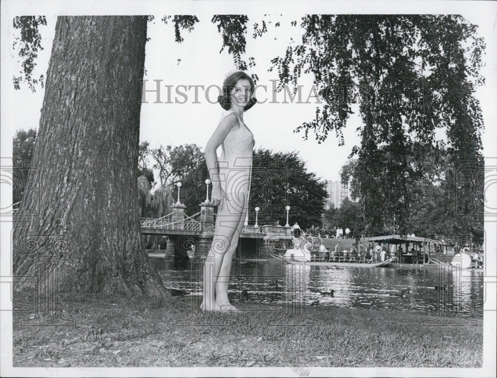 1967 Press Photo Ruth Anne McCarta, Miss World Posture - Historic Images