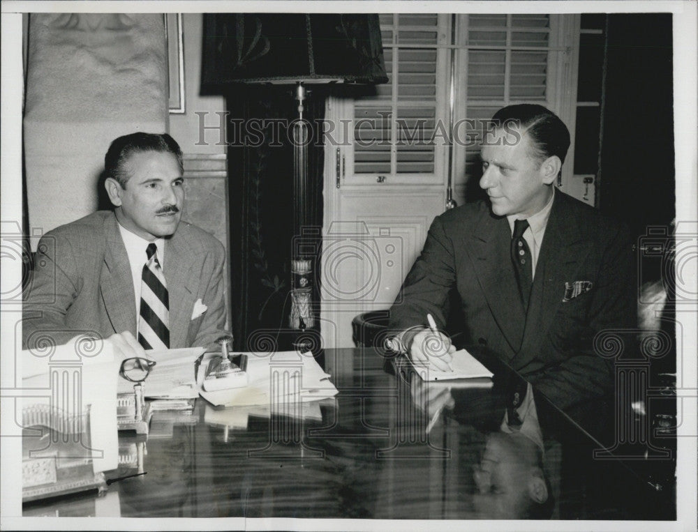 1949 Press Photo Bob Considine Carlos Prio Socarras Cuban President - Historic Images