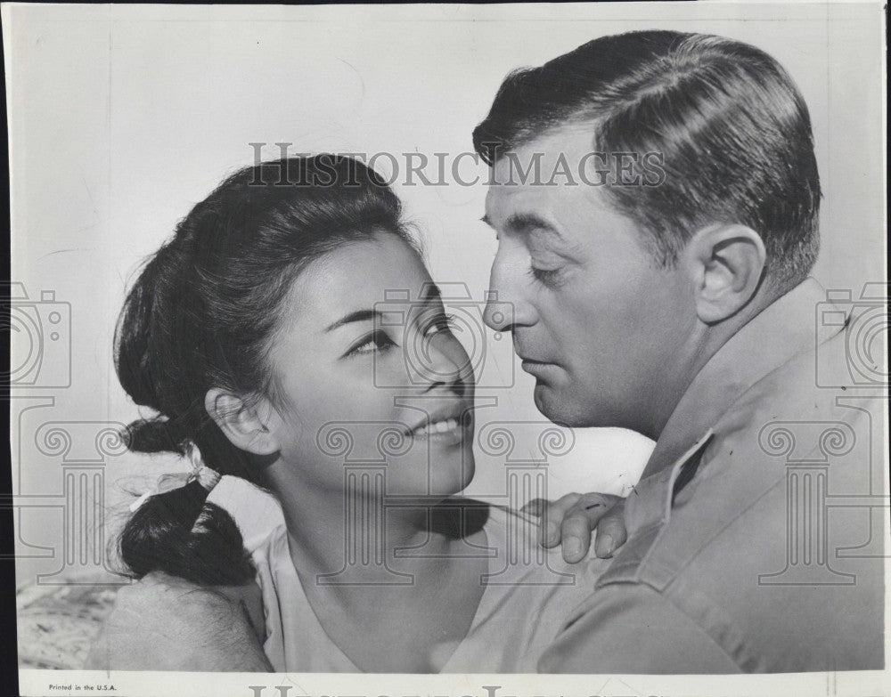 1964 Press Photo France Nuyen &amp; Robert Mitchum in &quot;Man in the Middle&quot; - Historic Images