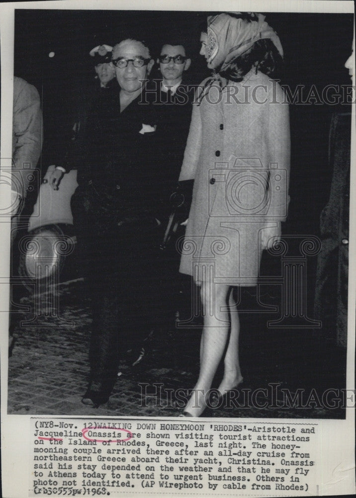 1968 Press Photo Aristotle and Jacqueline Onassis Island of Rhodes  Honeymoon - Historic Images