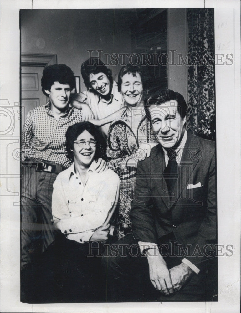 1974 Press Photo Schuyler Chapin, wife Betty, Theodore, Henry - Historic Images