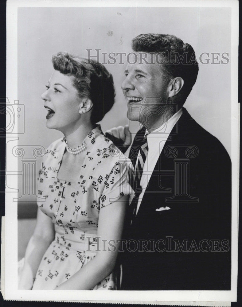 1953 Press Photo Ozzie Nelson, Harriet &quot;The Adventures of Ozzie &amp; Harriet&quot; - Historic Images