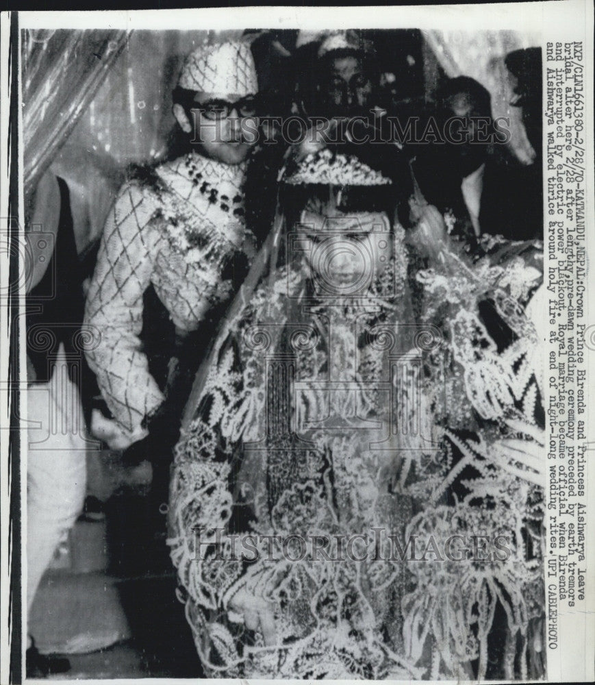 1970 Press Photo Crown Prince Birenda &amp; Princess Aishwarya Leave Bridal Alter - Historic Images