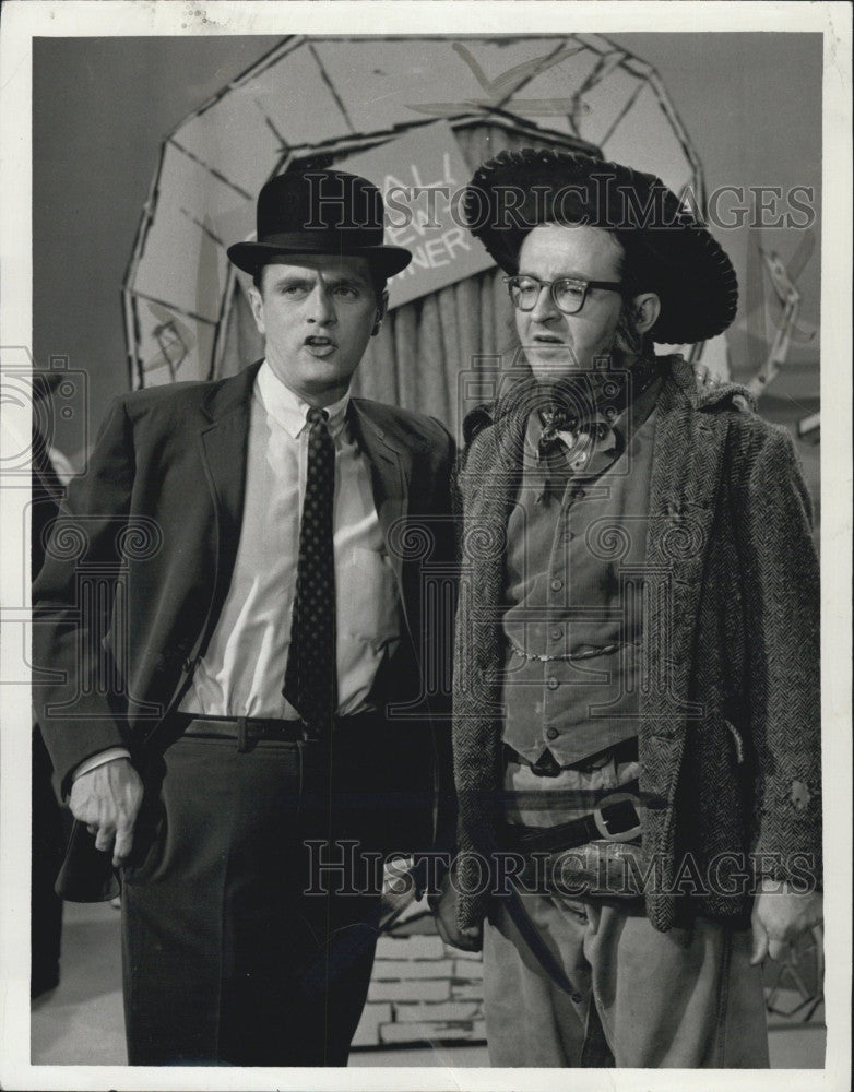 Press Photo Bob Newhart and Joe Flynn &quot;The Bob Newhart Show&quot; - Historic Images