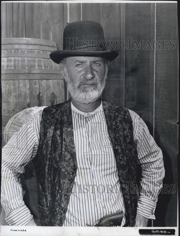 1966 Press Photo An actor in a film role  to premier - Historic Images