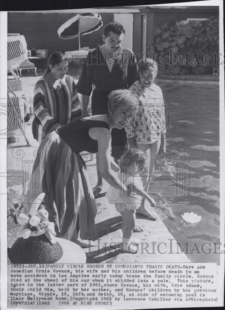 1962 Press Photo Comedian Ernie Kovacs, his wife, and his children - Historic Images