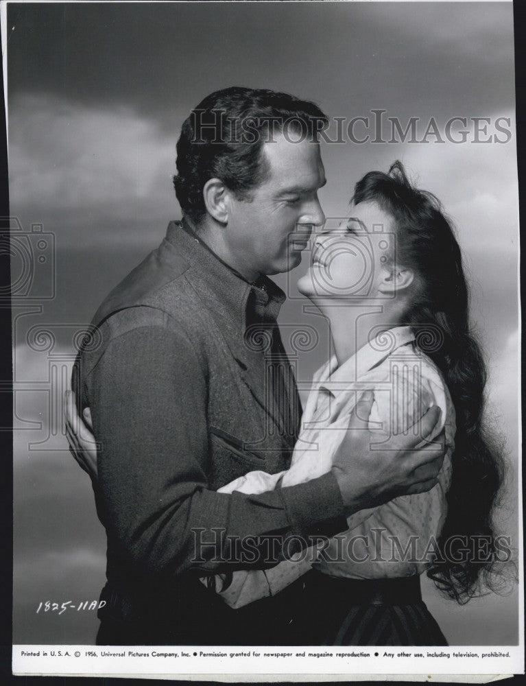 1957 Press Photo Fred MacMurray &amp; Janice Rule &quot;Gun For a Coward&quot; - Historic Images