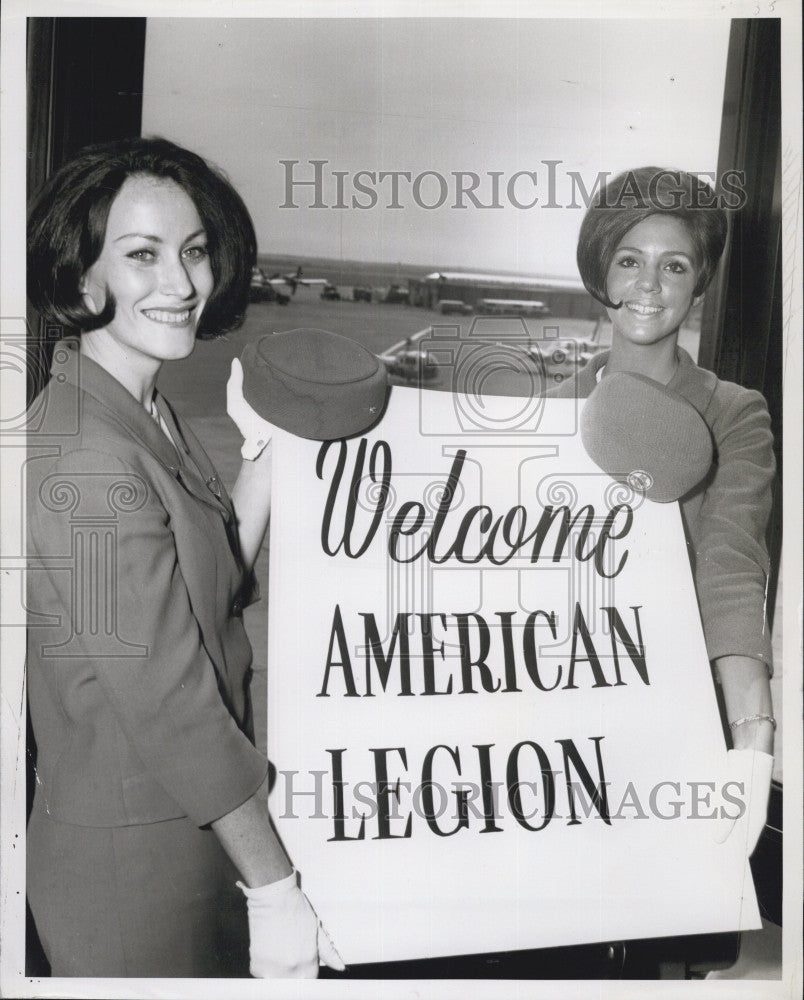 1967 Press Photo Diane Green Terry Accomando American Airlines Stewardess - Historic Images