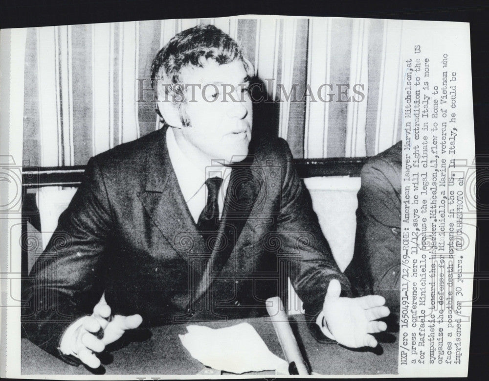 1969 Press Photo Atty Marvin Mitchelson at press conference - Historic Images