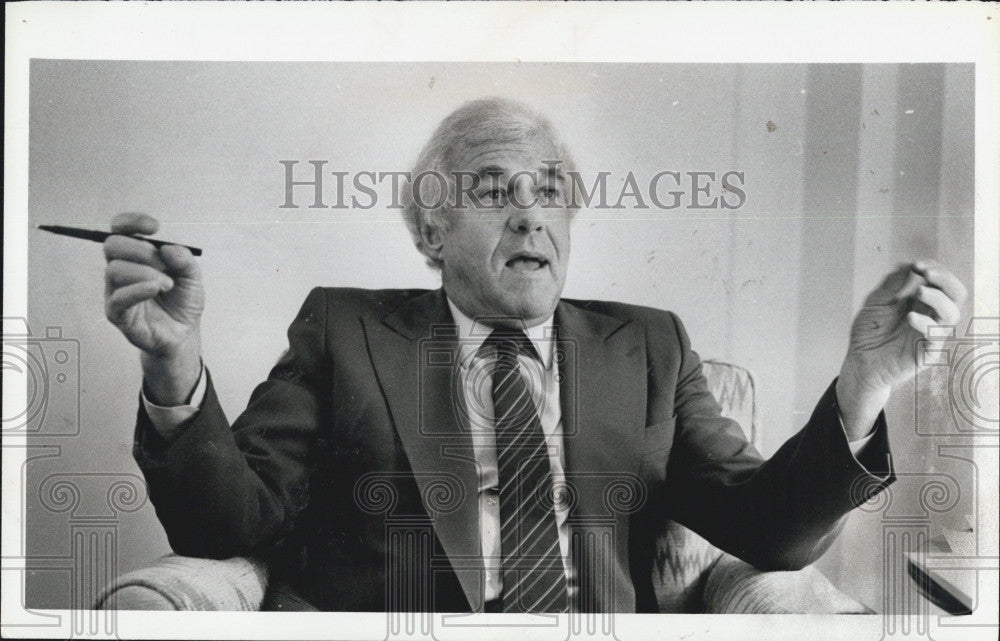 Press Photo Marvin Mitchelson Ritz Carlton Celebrity Lawyer - Historic Images