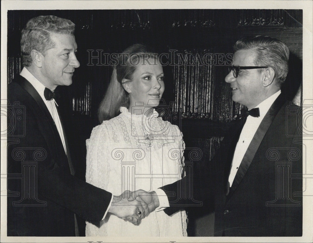 1966 Press Photo Mr And Mrs David Susskind Frank DiPietro Producer Television - Historic Images