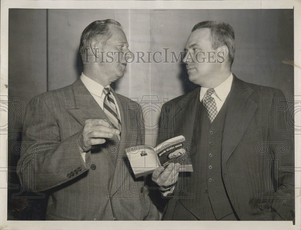 1949 Press Photo Author, Erskine Caldwell &amp; R W Meserve - Historic Images