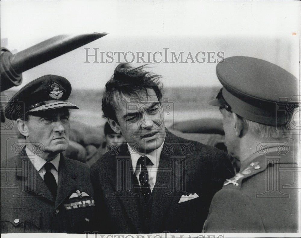 1965 Press Photo Actor Richard Johnson with Actors Maurice Denham and Basil - Historic Images