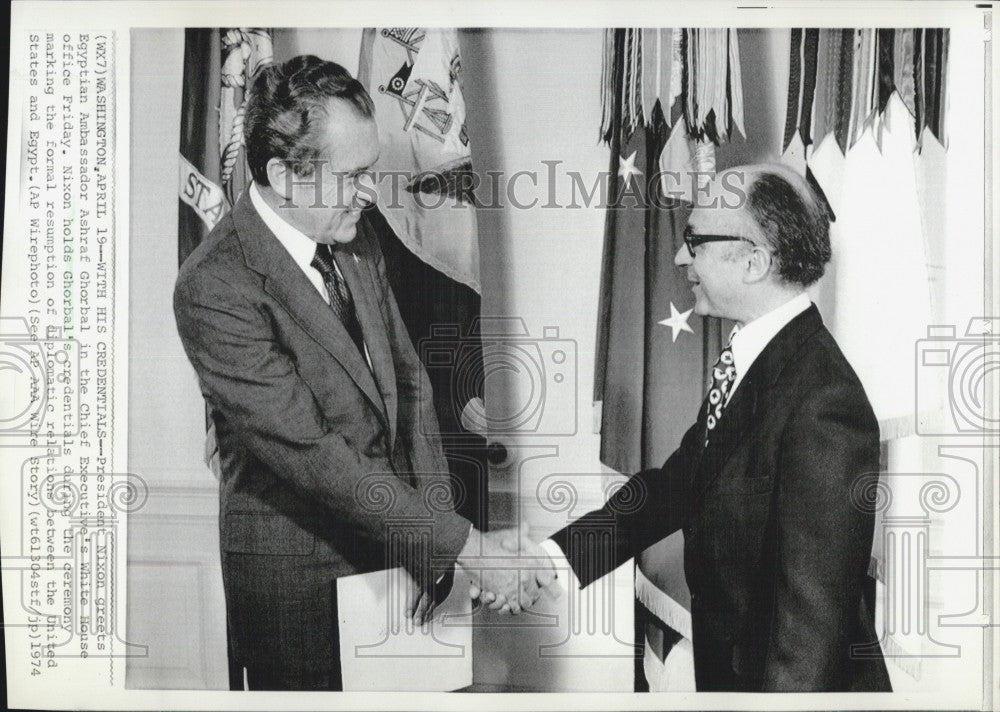 1974 Press Photo President Richard Nixon Egyptian Ambassador Ashraf Ghorbal - Historic Images