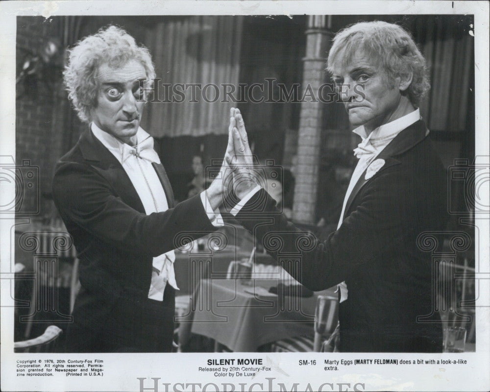 1976 Press Photo Marty Feldman with a look-a-like in &quot;Silent Movie&quot; - Historic Images