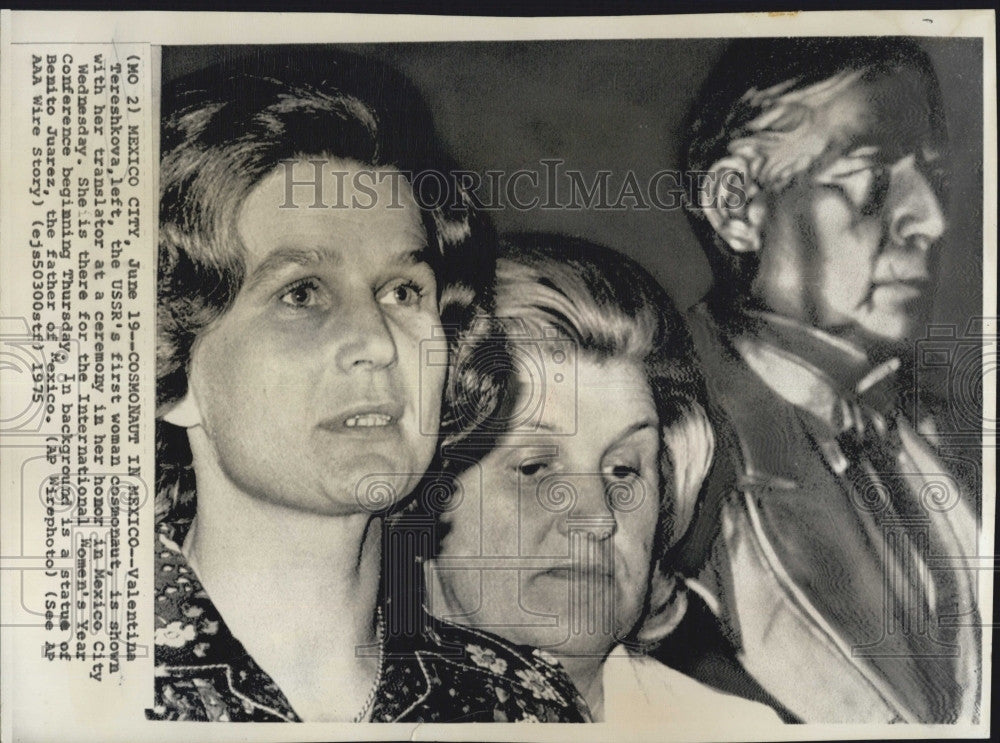 1975 Press Photo USSR cosmonaut Valentina Tereshkova & translator - Historic Images