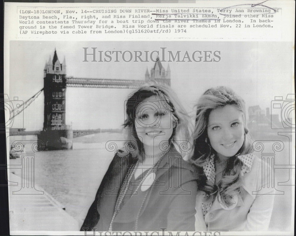 1974 Press Photo Miss United States Terry Ann Browning and Miss Finland Merja - Historic Images