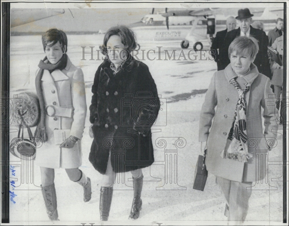 1970 Press Photo Susan Tannenbaum Esther Newberg Rosemary Keough - Historic Images