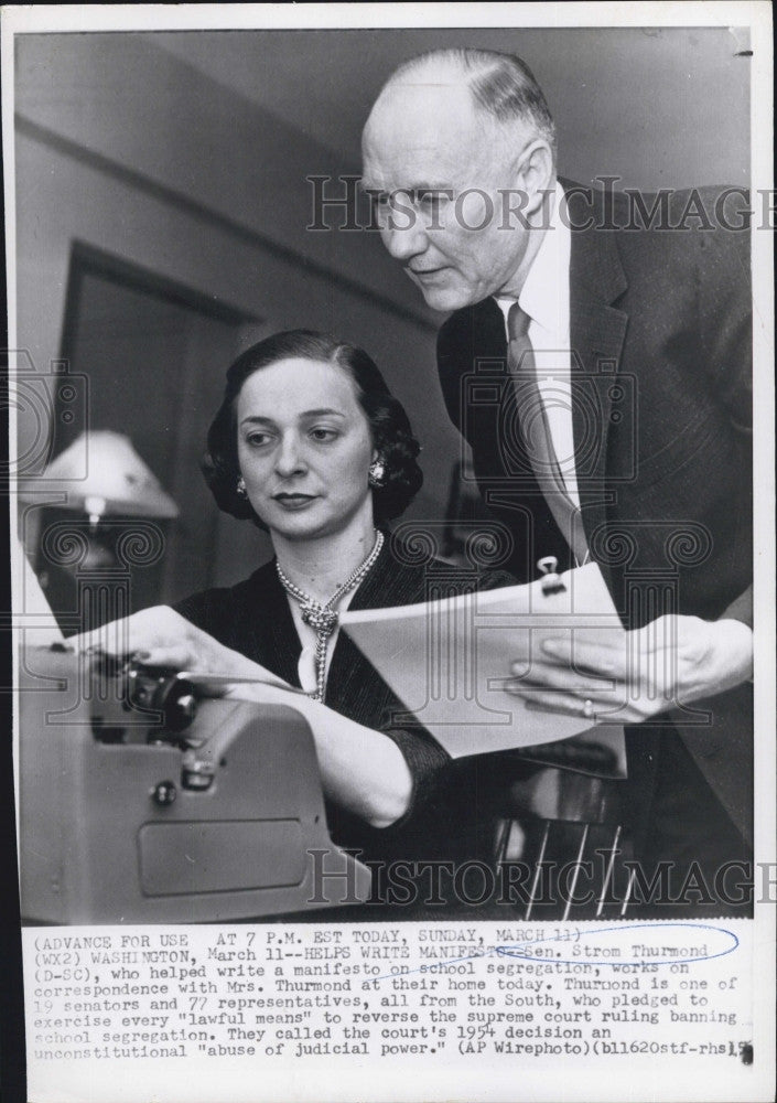 1956 Press Photo Sen. &amp; Mrs. Strom Thurmond works on school segration manifesto - Historic Images